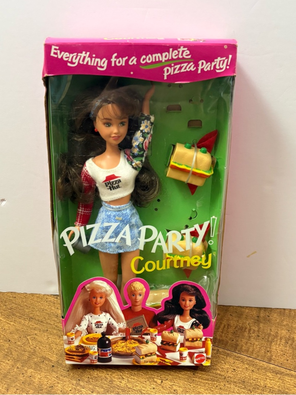 Barbie Pizza Party COURTNEY Pizza Hut Doll Set #12943 Mattel 1994